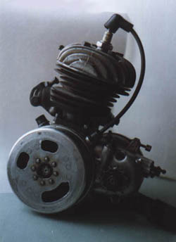 Двигатель одноцилиндровый двухтактный фирмы  Fichtel & Sachs A.G